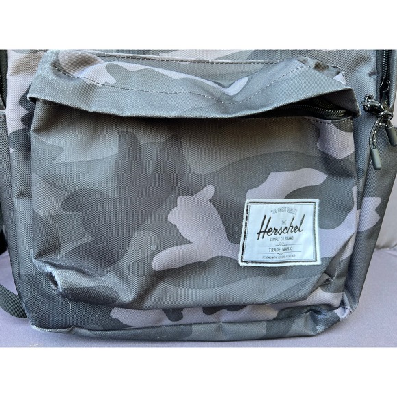 Herschel Classic Backpack Standard 20L Grey Black Camo - Picture 2 of 14